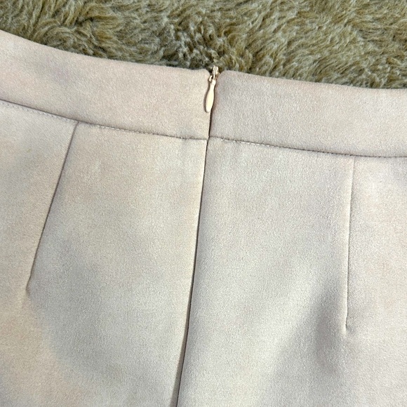 Chic Lace-Up Skirt in Soft Cream - Picture 7 of 9